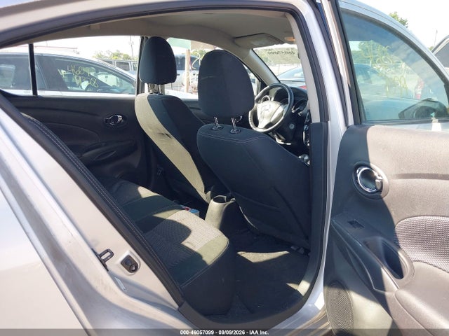 46057099 :رقم المزاد ، 3N1CN7AP8JL858374 vin ، 2018 Nissan Versa 1.6 Sv مزاد بيع