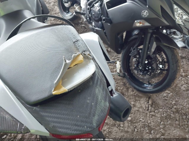 46057125 :رقم المزاد ، JS1GN7FAXN7101130 vin ، 2022 Suzuki Gsx-r600 مزاد بيع