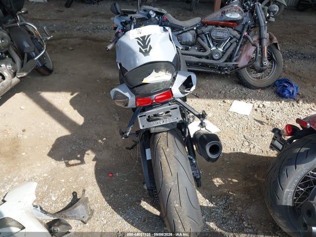 46057125 :رقم المزاد ، JS1GN7FAXN7101130 vin ، 2022 Suzuki Gsx-r600 مزاد بيع