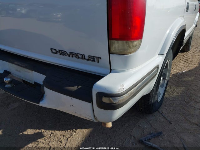 1998 Chevrolet Blazer Lt მანქანა იყიდება აუქციონზე, vin: 1GNCS13W5WK117817, აუქციონის ნომერი: 46057291