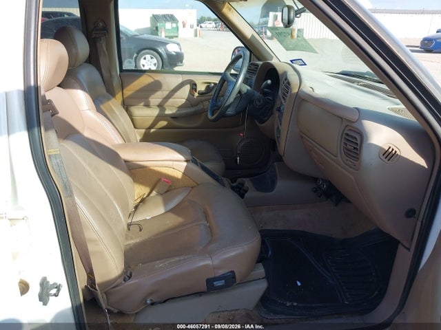 1998 Chevrolet Blazer Lt მანქანა იყიდება აუქციონზე, vin: 1GNCS13W5WK117817, აუქციონის ნომერი: 46057291