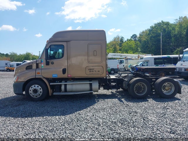 46057457 :رقم المزاد ، 3AKJGHDV4ESFU9730 vin ، 2014 Freightliner Cascadia 113 مزاد بيع