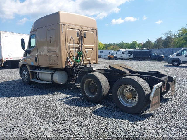 46057457 :رقم المزاد ، 3AKJGHDV4ESFU9730 vin ، 2014 Freightliner Cascadia 113 مزاد بيع