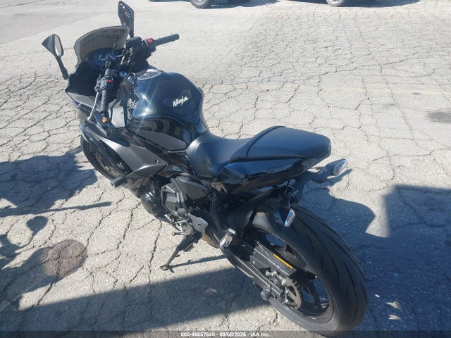 Kawasaki Ex650 J 2017 JKAEXEJ14HDA02082 Image 3