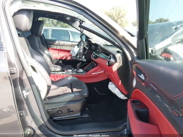 46058071 :رقم المزاد ، ZASPAKEV1M7D14093 vin ، 2021 Alfa Romeo Stelvio Quadrifoglio Awd مزاد بيع