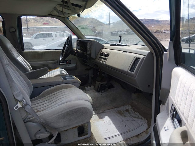 Продажа на аукционе авто 1992 Chevrolet Suburban K1500, vin: 1GNFK16K2NJ307732, номер лота: 46058361