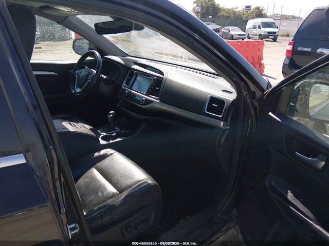 46058435 :رقم المزاد ، 5TDJZRFH6HS512401 vin ، 2017 Toyota Highlander Xle مزاد بيع