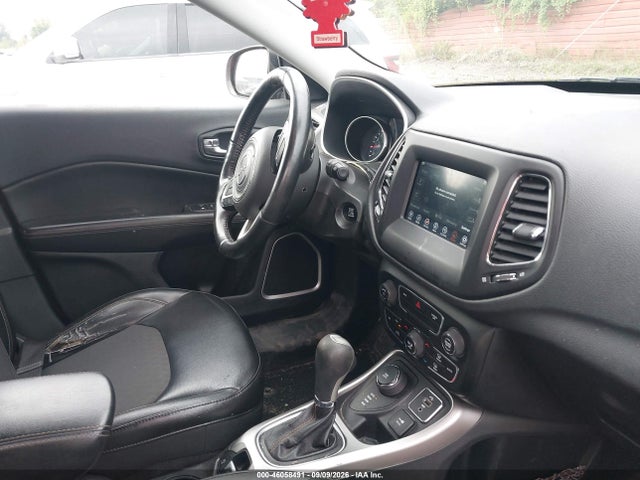 46058491 :رقم المزاد ، 3C4NJDBB2JT328422 vin ، 2018 Jeep Compass Latitude 4x4 مزاد بيع