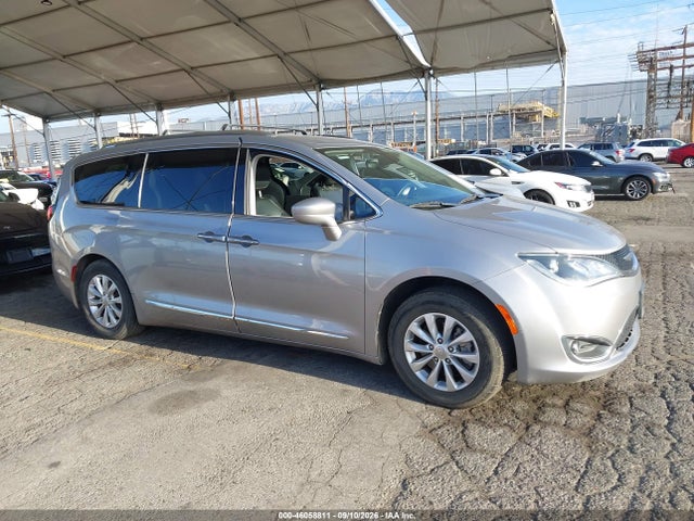 2018 Chrysler Pacifica Touring L მანქანა იყიდება აუქციონზე, vin: 2C4RC1BG1JR149605, აუქციონის ნომერი: 46058811