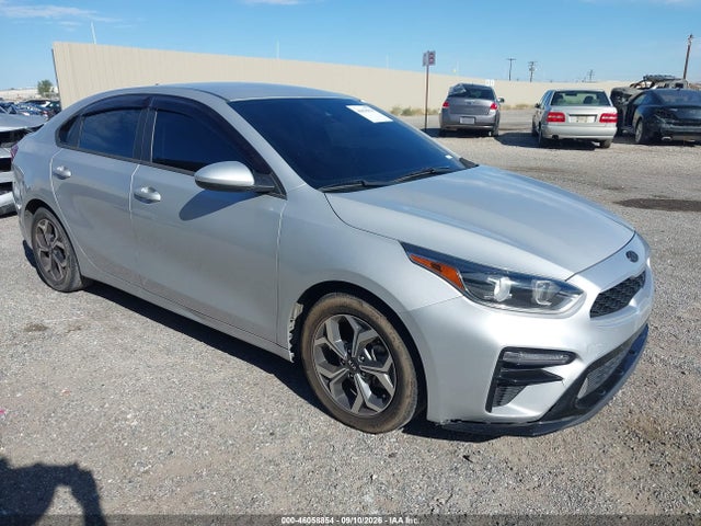 2021 3KPF24AD1ME402863 main image