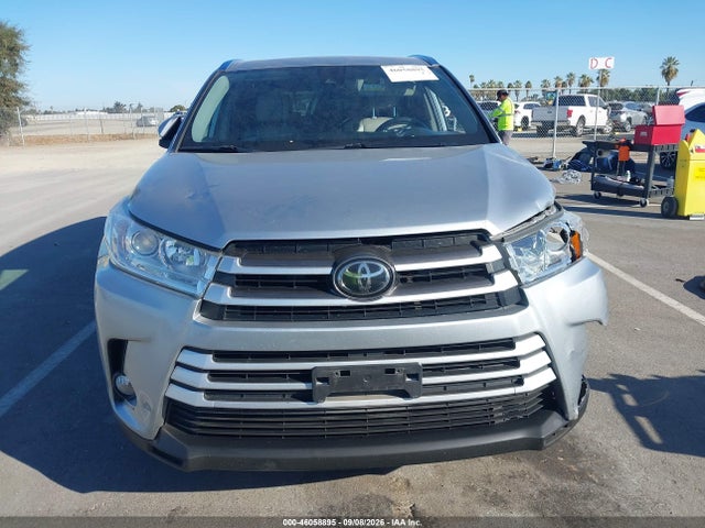 Продажа на аукционе авто 2019 Toyota Highlander Xle, vin: 5TDKZRFH1KS573554, номер лота: 46058895
