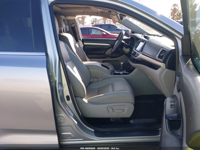 Продажа на аукционе авто 2019 Toyota Highlander Xle, vin: 5TDKZRFH1KS573554, номер лота: 46058895