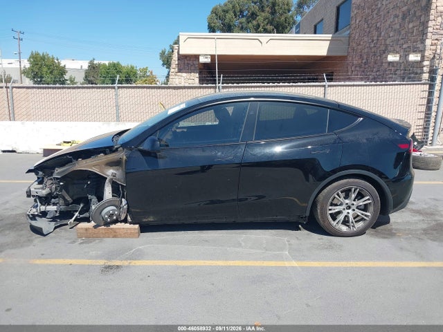 Продажа на аукционе авто 2023 Tesla Model Y Awd/long Range Dual Motor All-wheel Drive, vin: 7SAYGDEE8PF919589, номер лота: 46058932