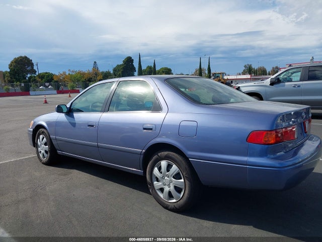 46058937 :رقم المزاد ، JT2BG22KXY0527076 vin ، 2000 Toyota Camry Le مزاد بيع