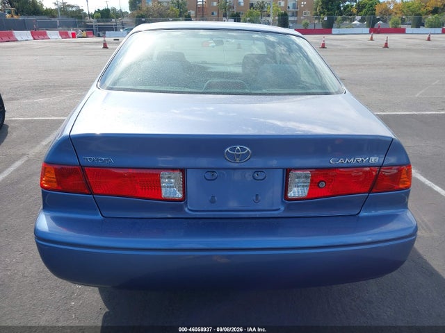 46058937 :رقم المزاد ، JT2BG22KXY0527076 vin ، 2000 Toyota Camry Le مزاد بيع
