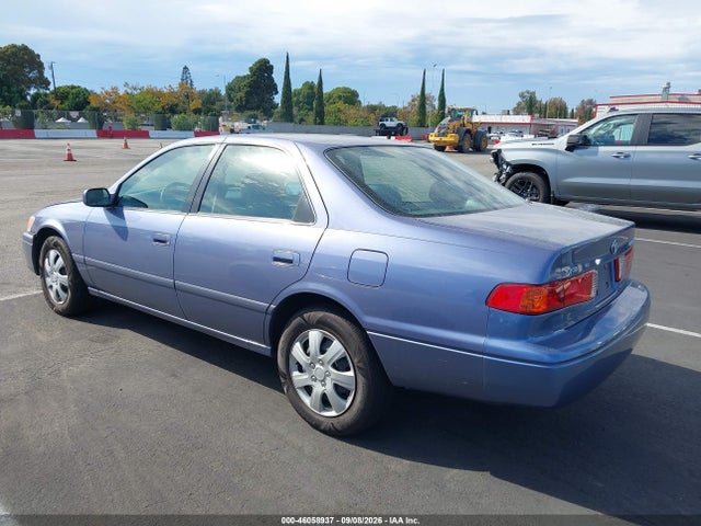 46058937 :رقم المزاد ، JT2BG22KXY0527076 vin ، 2000 Toyota Camry Le مزاد بيع