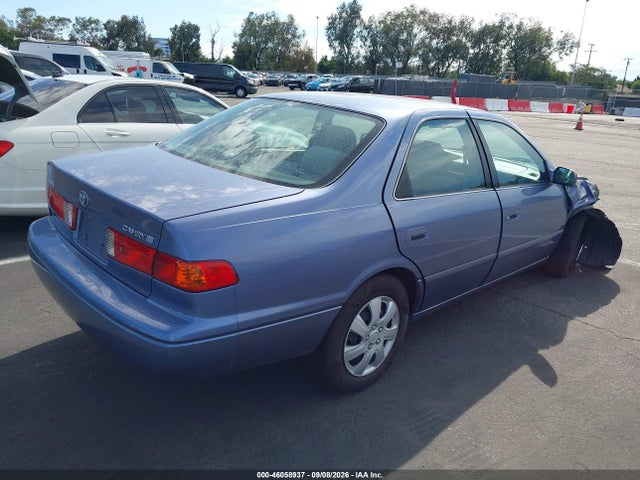 46058937 :رقم المزاد ، JT2BG22KXY0527076 vin ، 2000 Toyota Camry Le مزاد بيع