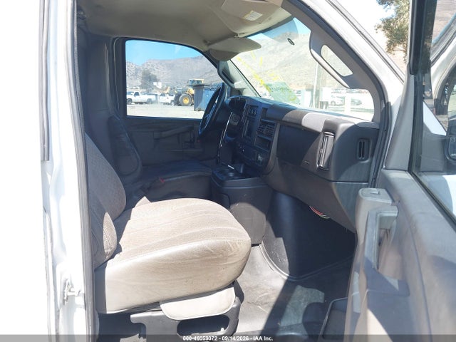 GMC Savana 2500 Work Van 2017 1GTW7AFF1H1107782 Image 5