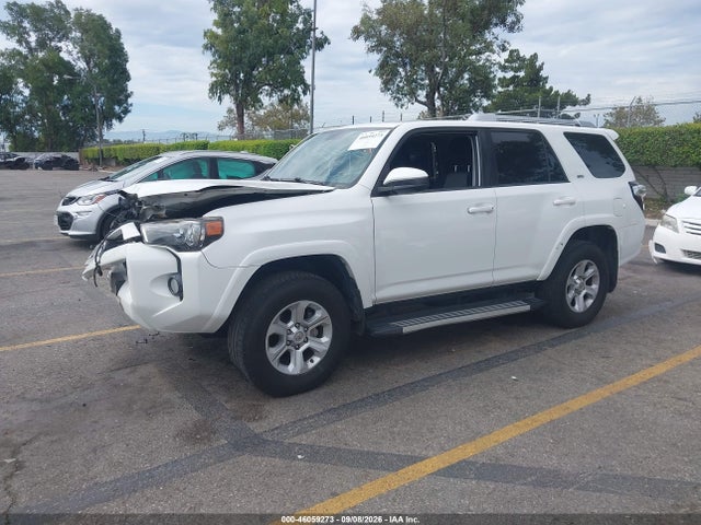 Toyota 4RUNNER SR5 2015 JTEZU5JR0F5102010 Image 2