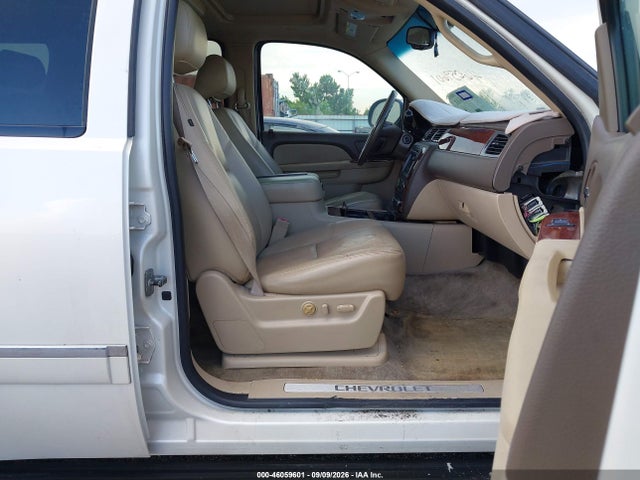 46059601 :رقم المزاد ، 1GNUCCE05AR282627 vin ، 2010 Chevrolet Tahoe Ltz مزاد بيع