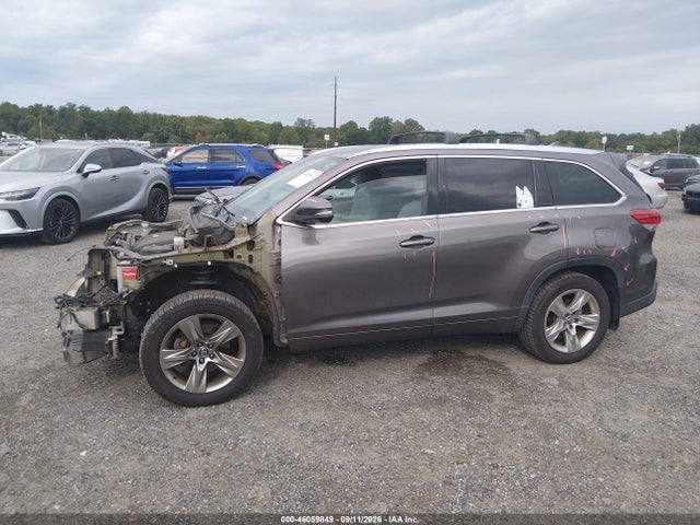 2017 Toyota Highlander Limited მანქანა იყიდება აუქციონზე, vin: 5TDDZRFH6HS410464, აუქციონის ნომერი: 46059849