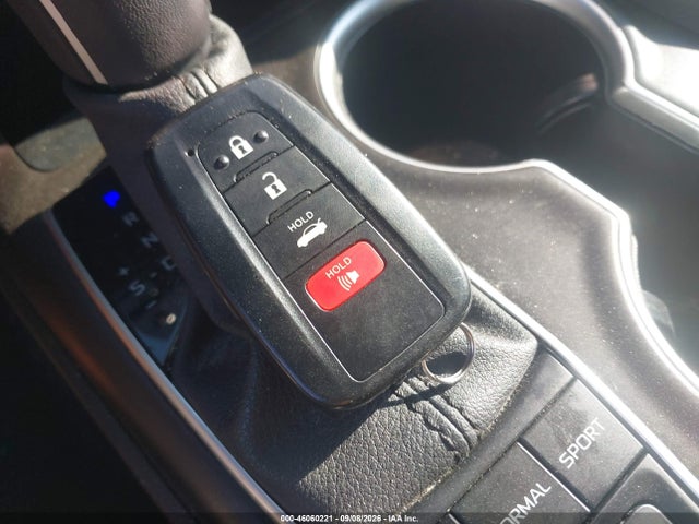 46060221 :رقم المزاد ، 4T1F31AK2NU580838 vin ، 2022 Toyota Camry Xle Hybrid مزاد بيع