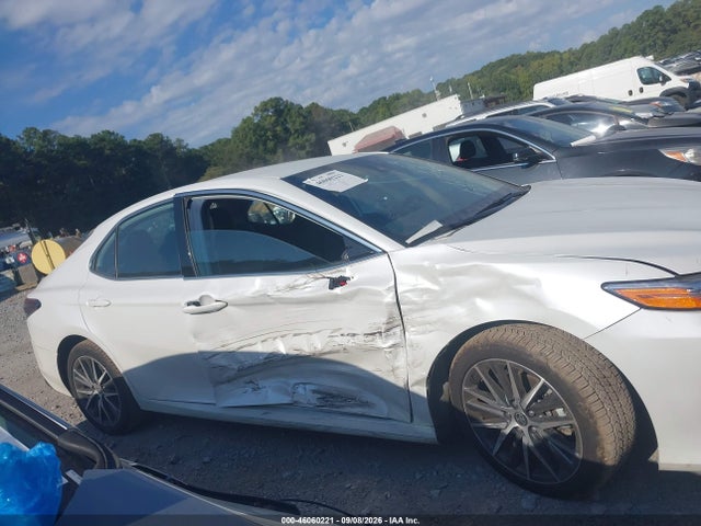 46060221 :رقم المزاد ، 4T1F31AK2NU580838 vin ، 2022 Toyota Camry Xle Hybrid مزاد بيع