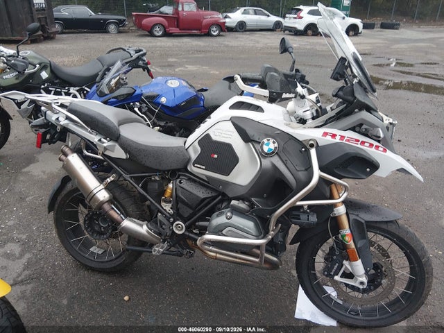 Продажа на аукционе авто 2016 Bmw R1200 Gs Adventure, vin: WB10A1206GZ666573, номер лота: 46060290