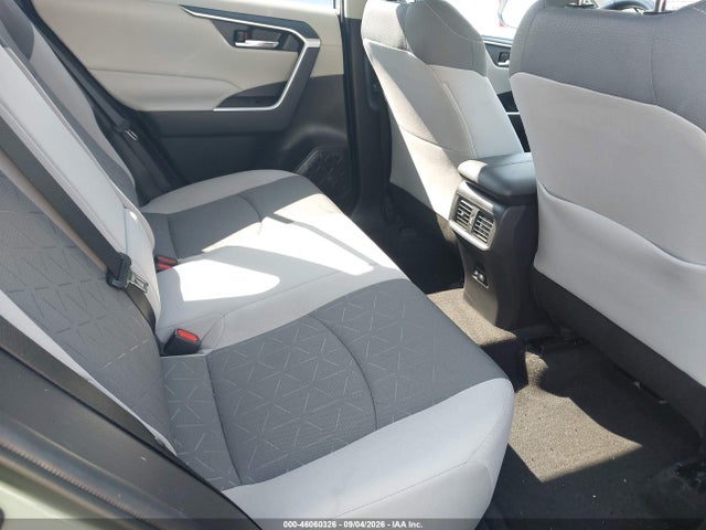 46060326 :رقم المزاد ، 2T3P1RFV4MW230127 vin ، 2021 Toyota Rav4 Xle مزاد بيع