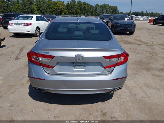 Honda Accord Touring 2018 1HGCV1F91JA072428 Image 16