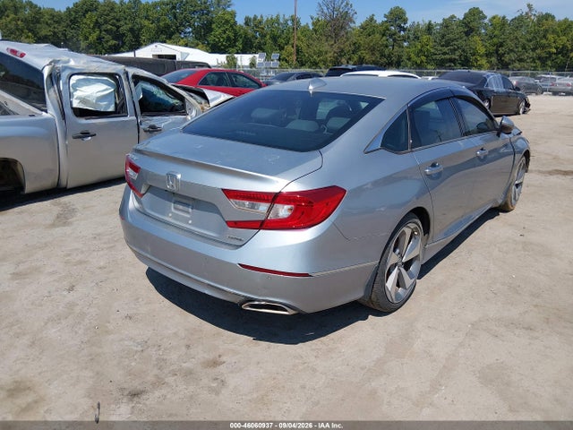 Honda Accord Touring 2018 1HGCV1F91JA072428 Image 4