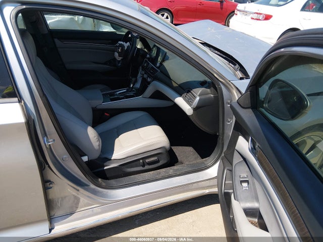 Honda Accord Touring 2018 1HGCV1F91JA072428 Image 5