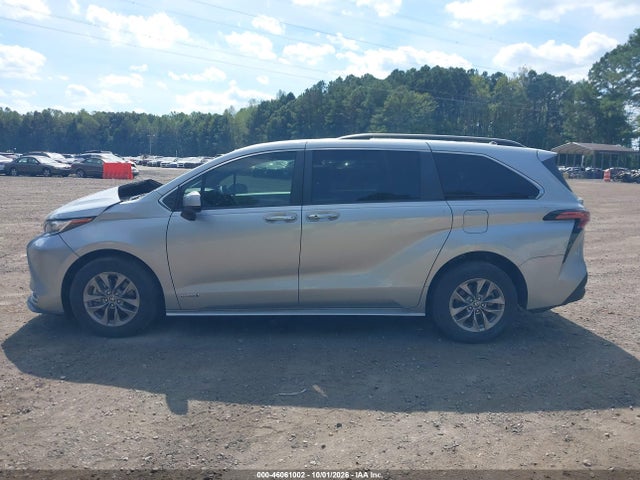 Продажа на аукционе авто 2021 Toyota Sienna Xle, vin: 5TDYRKEC4MS008242, номер лота: 46061002