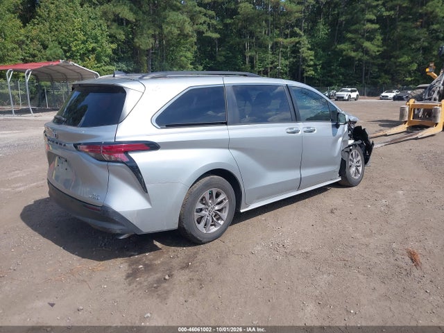 Продажа на аукционе авто 2021 Toyota Sienna Xle, vin: 5TDYRKEC4MS008242, номер лота: 46061002