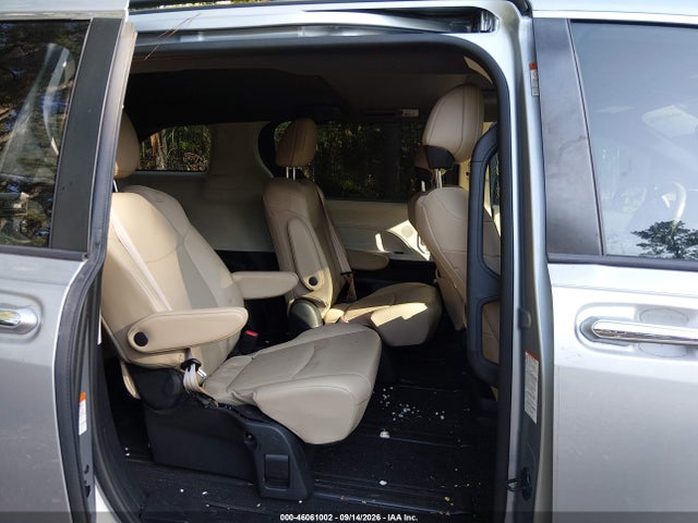 Продажа на аукционе авто 2021 Toyota Sienna Xle, vin: 5TDYRKEC4MS008242, номер лота: 46061002