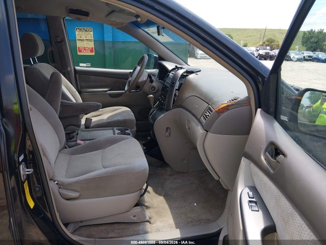 46061088 :رقم المزاد ، 5TDKK4CC2AS327806 vin ، 2010 Toyota Sienna Le مزاد بيع