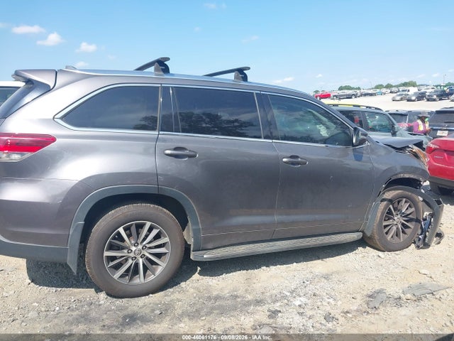 Продажа на аукционе авто 2017 Toyota Highlander Xle, vin: 5TDKZRFH8HS518981, номер лота: 46061176