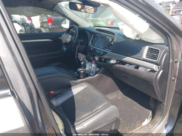 Продажа на аукционе авто 2017 Toyota Highlander Xle, vin: 5TDKZRFH8HS518981, номер лота: 46061176