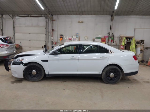 2015 Ford Police Interceptor მანქანა იყიდება აუქციონზე, vin: 1FAHP2MK7FG180704, აუქციონის ნომერი: 46061193