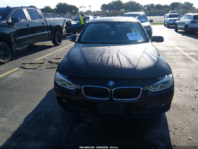 46061280 :رقم المزاد ، WBA8A9C50JAD27795 vin ، 2018 Bmw 320i مزاد بيع