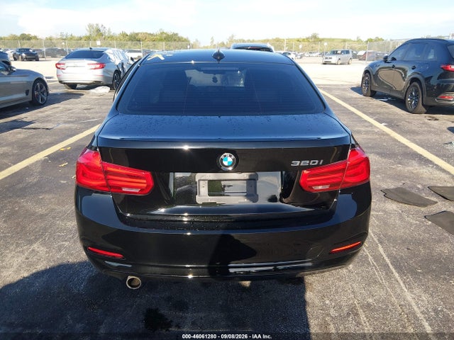 46061280 :رقم المزاد ، WBA8A9C50JAD27795 vin ، 2018 Bmw 320i مزاد بيع
