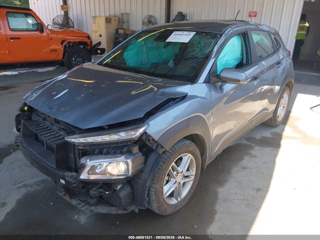 2020 Hyundai Kona Se მანქანა იყიდება აუქციონზე, vin: KM8K12AA6LU575639, აუქციონის ნომერი: 46061521