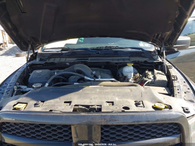 46061592 :رقم المزاد ، 1C6RR7FT3JS309434 vin ، 2018 Ram 1500 Express  4x4 6'4 Box مزاد بيع