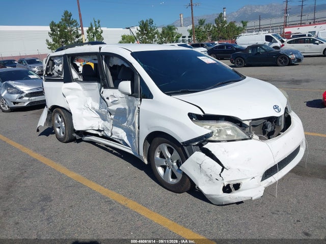 2017 5TDKZ3DC8HS766958 main image