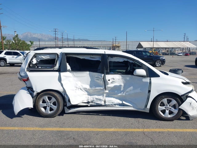 Toyota Sienna Le 8 Passenger 2017 5TDKZ3DC8HS766958 Image 14
