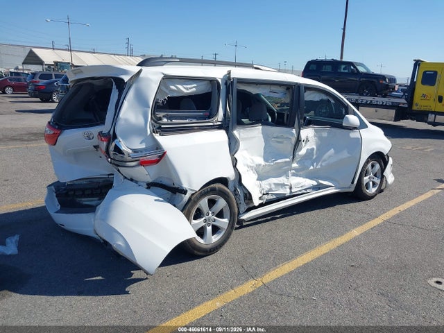 Toyota Sienna Le 8 Passenger 2017 5TDKZ3DC8HS766958 Image 4