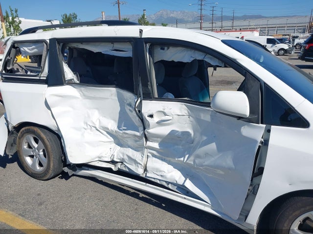 Toyota Sienna Le 8 Passenger 2017 5TDKZ3DC8HS766958 Image 6