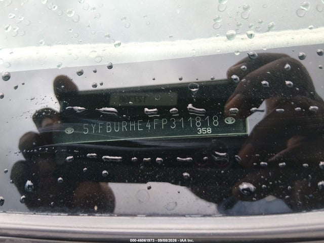 46061973 :رقم المزاد ، 5YFBURHE4FP311818 vin ، 2015 Toyota Corolla Le مزاد بيع