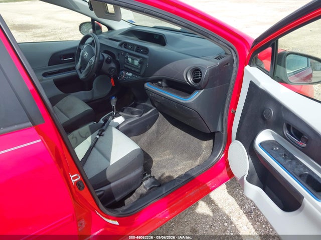 46062236 :رقم المزاد ، JTDKDTB33D1049232 vin ، 2013 Toyota Prius C Two مزاد بيع