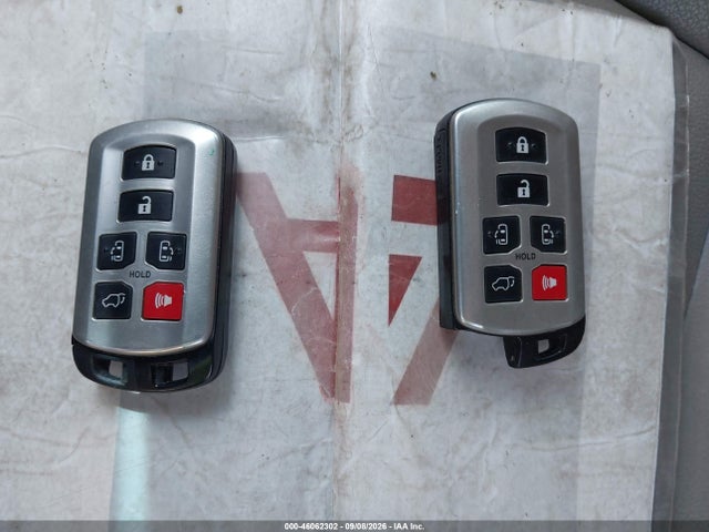 46062302 :رقم المزاد ، 5TDYK3DC6FS566818 vin ، 2015 Toyota Sienna Xle 8 Passenger مزاد بيع
